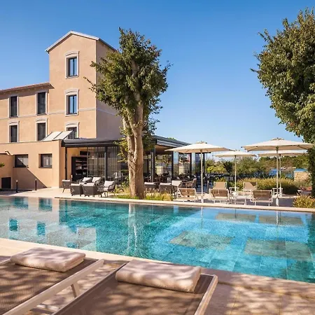 Dunatovi Dvori Heritage מלון 4*