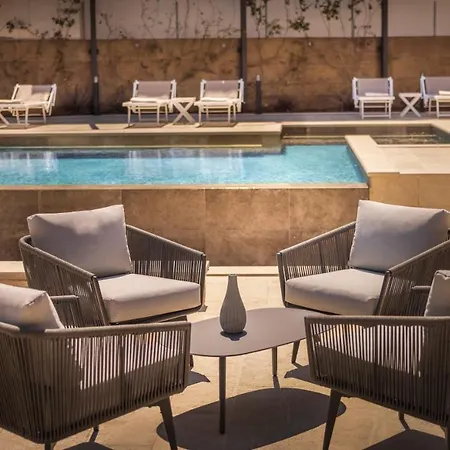 Dunatovi Dvori Heritage 4* פרקו