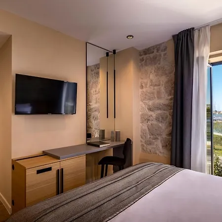 Dunatovi Dvori Heritage 4* פרקו