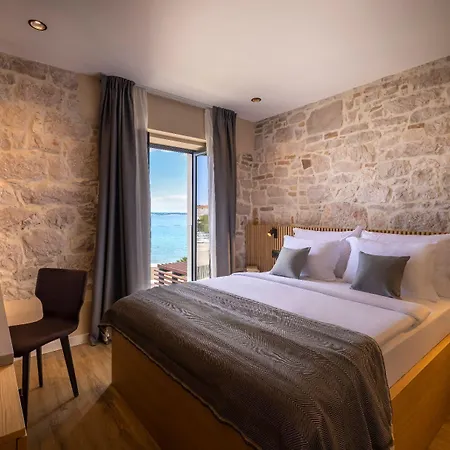 מלון Dunatovi Dvori Heritage 4*